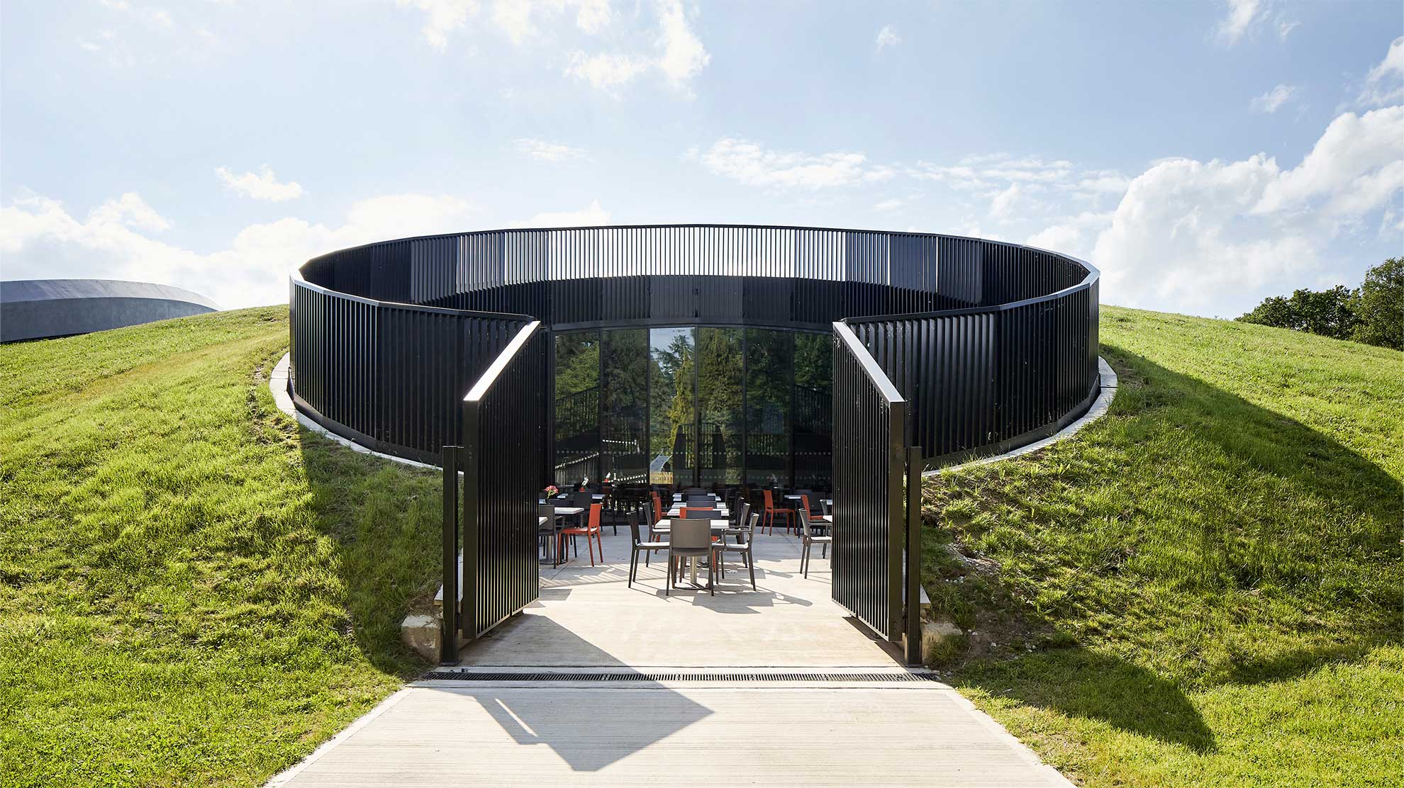 DESCRIPTION-5-Green-uk-roofing-awards-2023-winner,-Jodrell-bank-pavilion,-Bauder-roof-systems.jpg DESCRIPTION-5-Green-uk-roofing-awards-2023-winner,-Jodrell-bank-pavilion,-Bauder-roof-systems.jpg