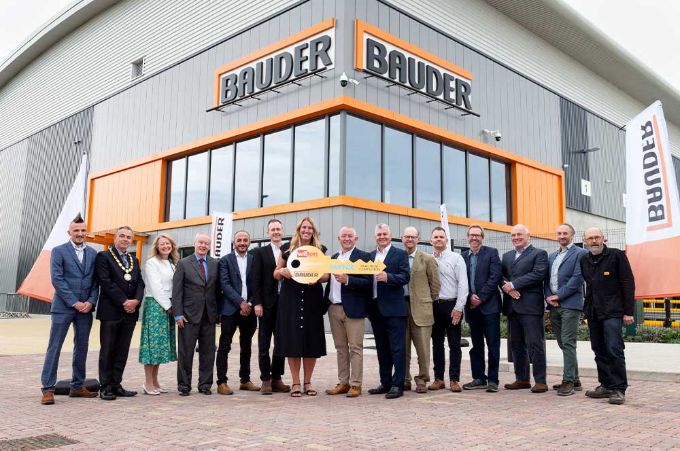 Bauder accepts keys to its new UK Distribution Centre at Gateway 14