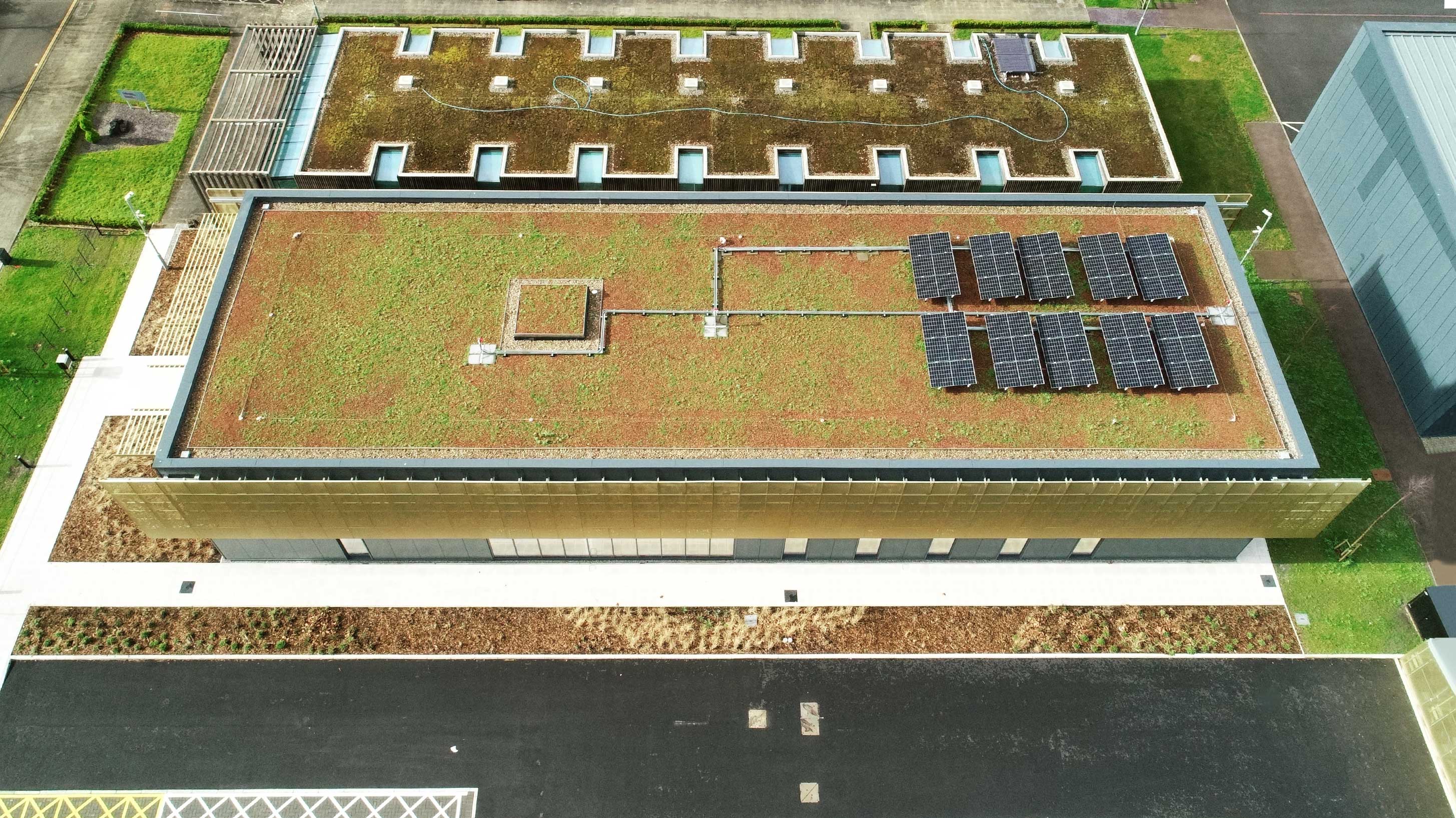 Regain2 site with green roof and solar PV