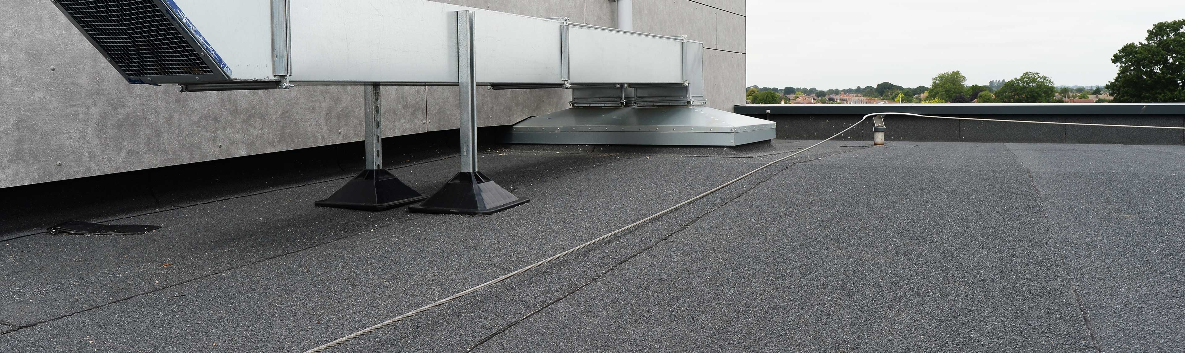 New school with Bauderflex reinforced bitumen membrane waterproofing flat roof