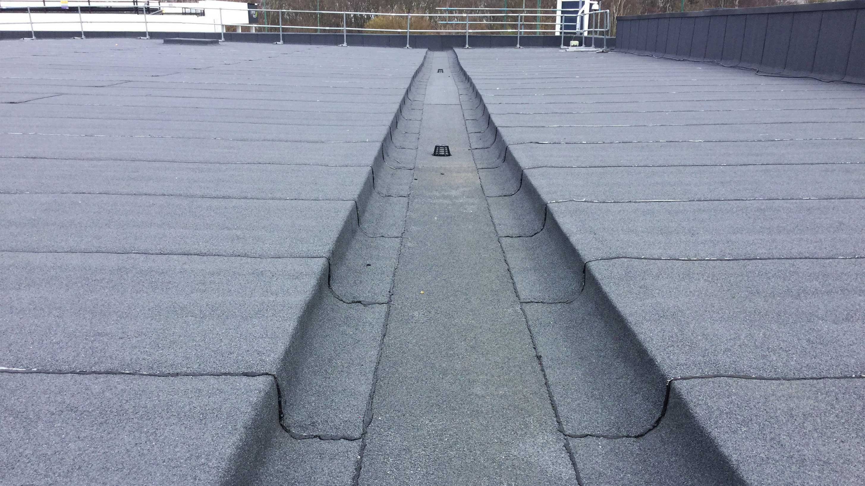Flat roof with Bauderflex bituminous waterproofing system