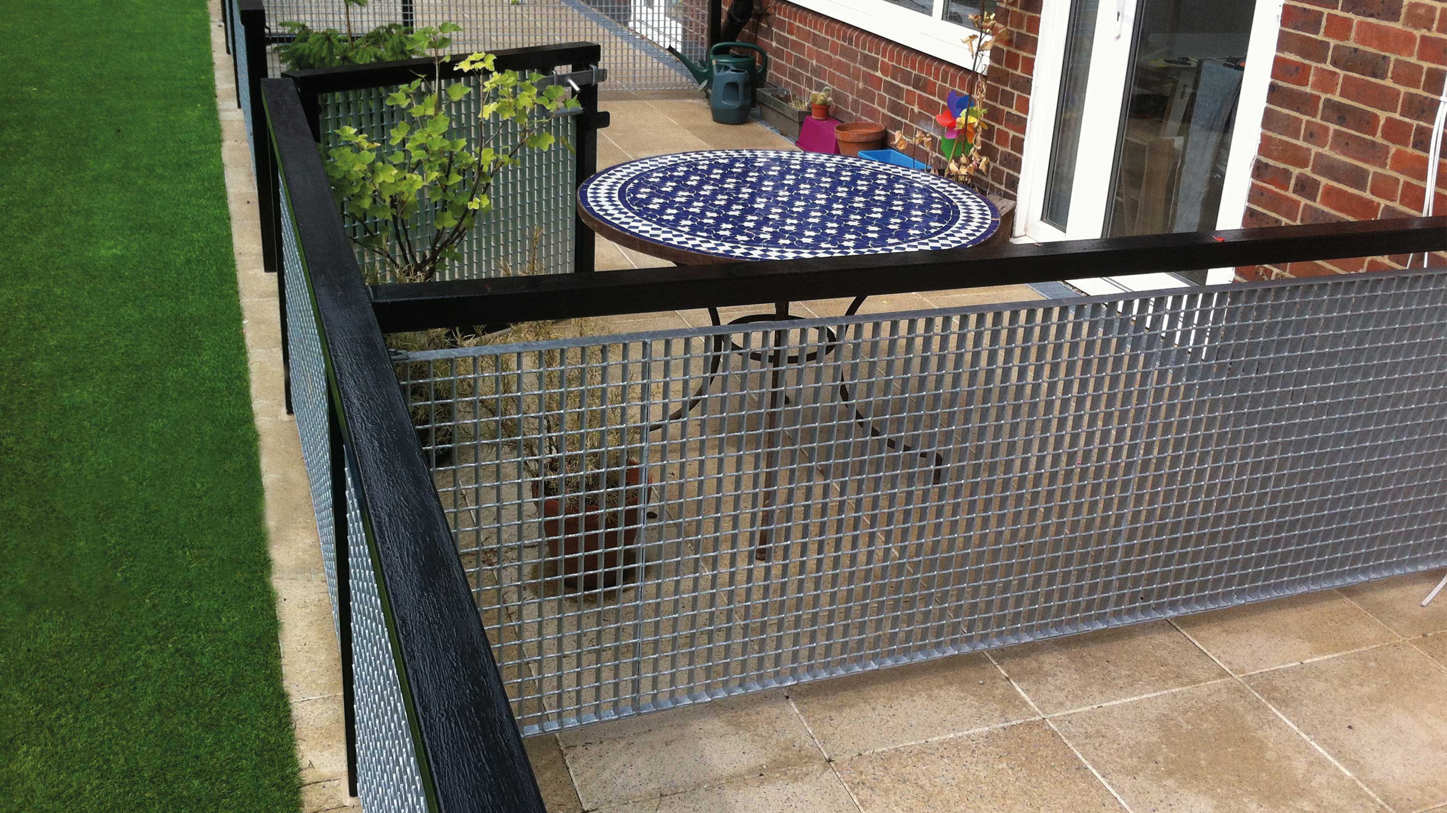 A balcony with fence
