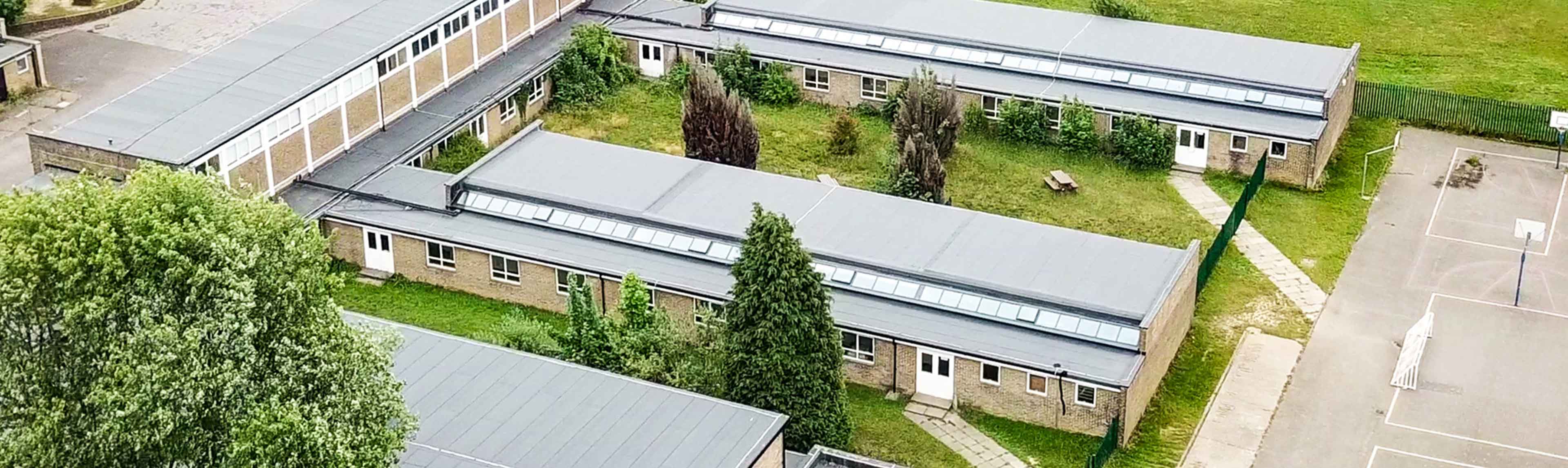 High school with a reinforced bitumen membrane flat roof